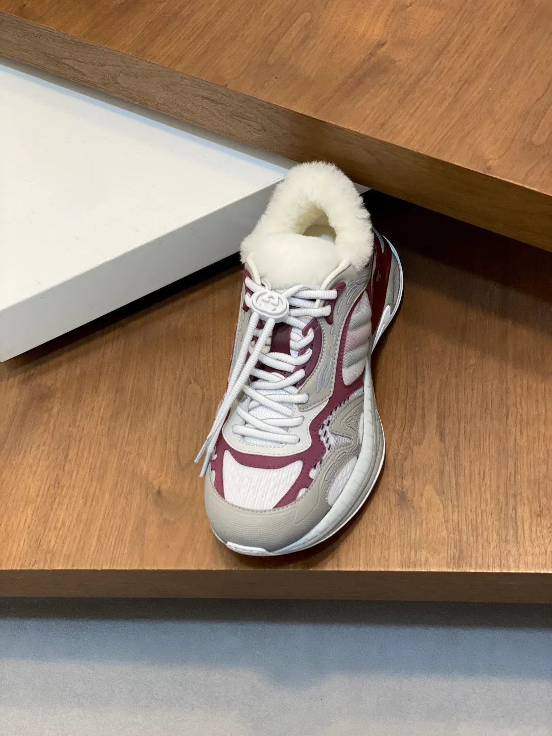 Men's men's shoes 💰980 Gucci Gucci 2.0 sneakers, retro casual shoes, original purchase, development, production. Gucci 2.0 sneakers reinterpret the brand's iconic striped webbing elements. This sneaker reinterprets the iconic details, using EVA thick soles, with a smart silhouette, bringing a stable and comfortable wearing experience. Beautiful packaging at the delivery counter. Fabric: original imported cowhide + technical fabrics. Lining: imported real wool lining. Sole: original molded ultra-light foam rubber. Bottom thickness: 4CM. Size: 39-44 (customized for 38, 45, 46)